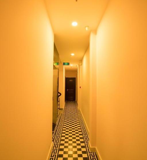 Ipeace Hotel   Bùi Viện Walking Street
