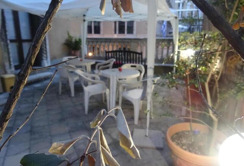 پانسیون Albergo Locanda Alambra