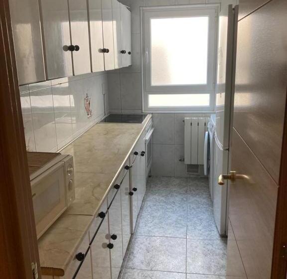 تختخواب و صبحانه Habitación Doble En Apartamento De 3 Habitaciones