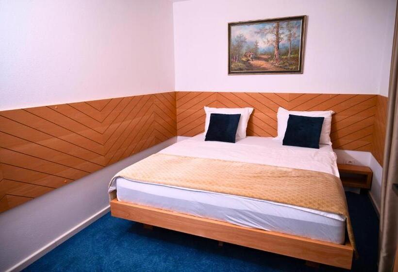 هتل Borovi Forest Resort & Spa