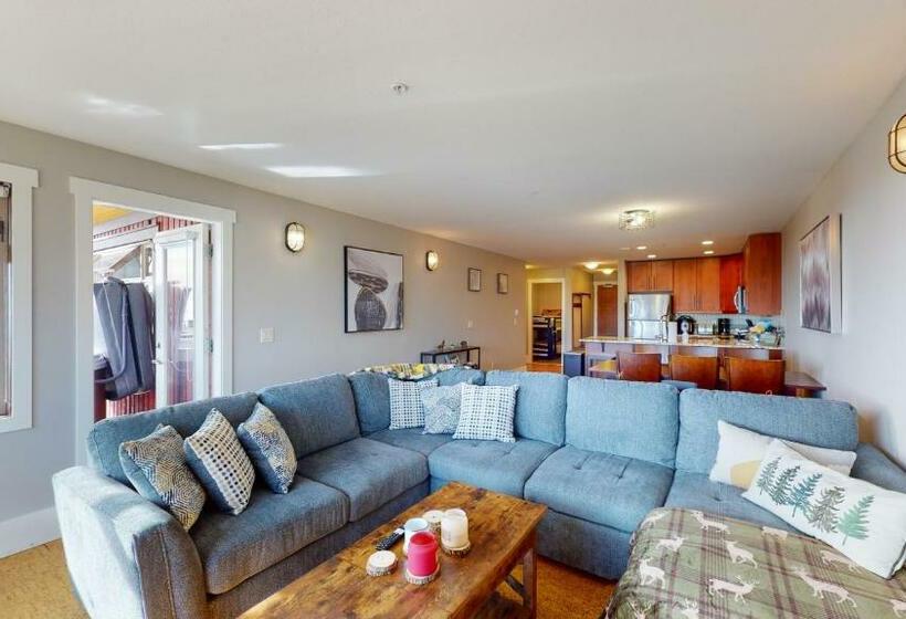 Отель Raven 107