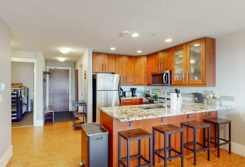 Отель Raven 107