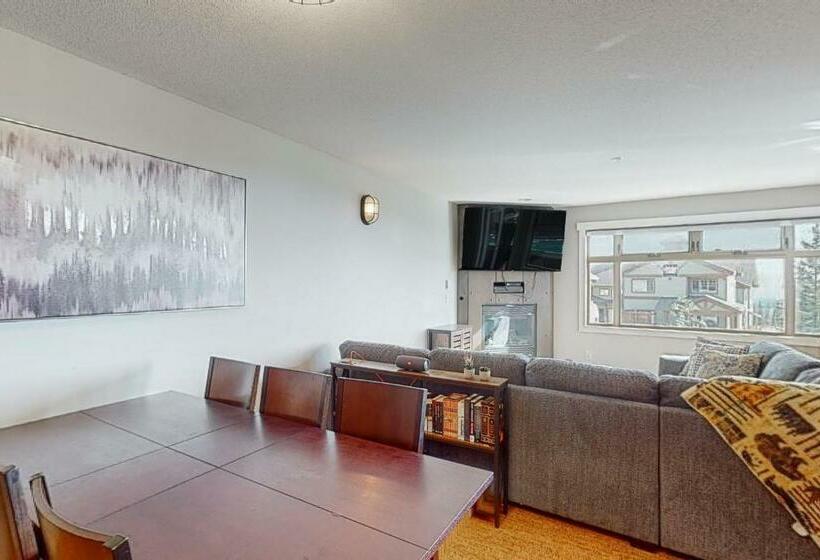 Отель Raven 107