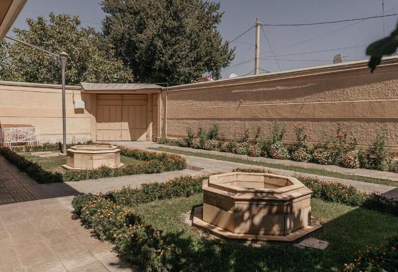 פנסיון Sevara Guest House