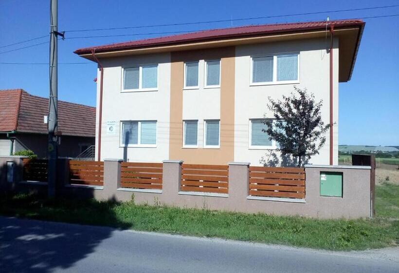 פנסיון Penzión Oponice