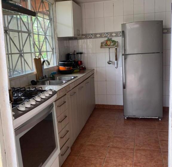 بنسيون Sunrise Hostel Farallon