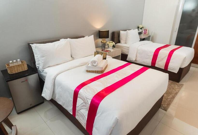 هتل Monica Midtown Suites