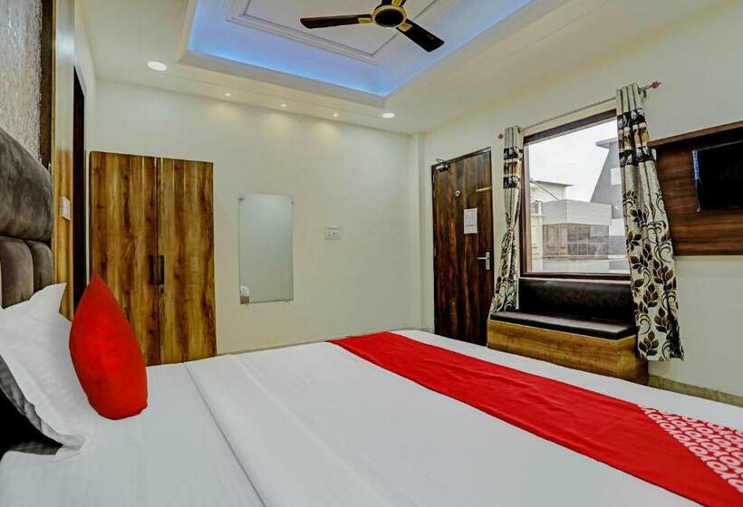 ホテル Oyo Flagship 70239 Seema