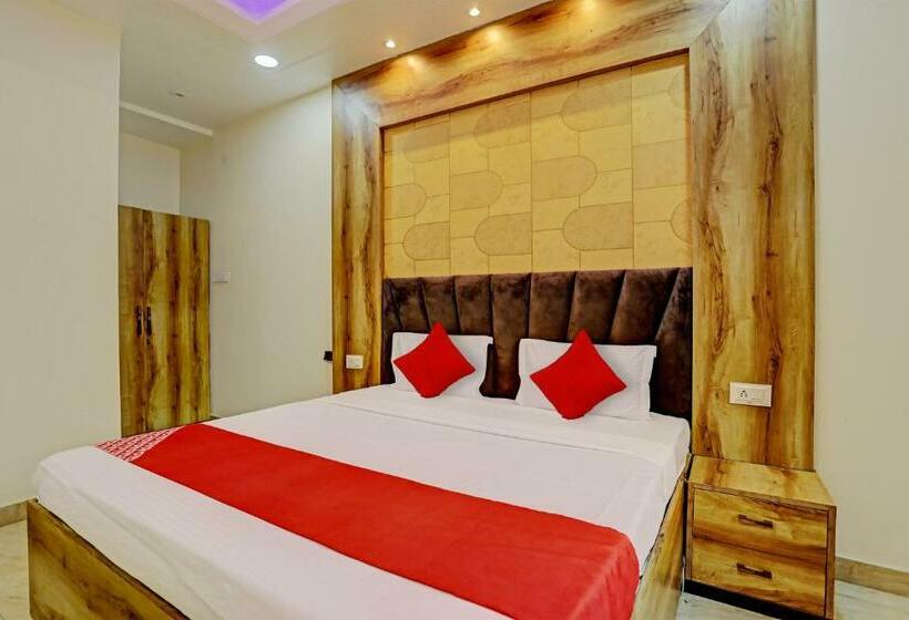 ホテル Oyo Flagship 70239 Seema