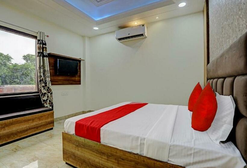 ホテル Oyo Flagship 70239 Seema