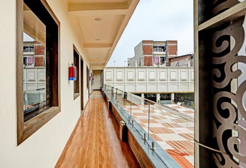 ホテル Oyo Flagship 70239 Seema