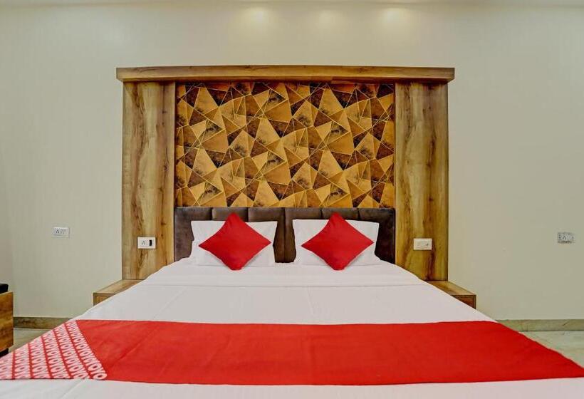 ホテル Oyo Flagship 70239 Seema