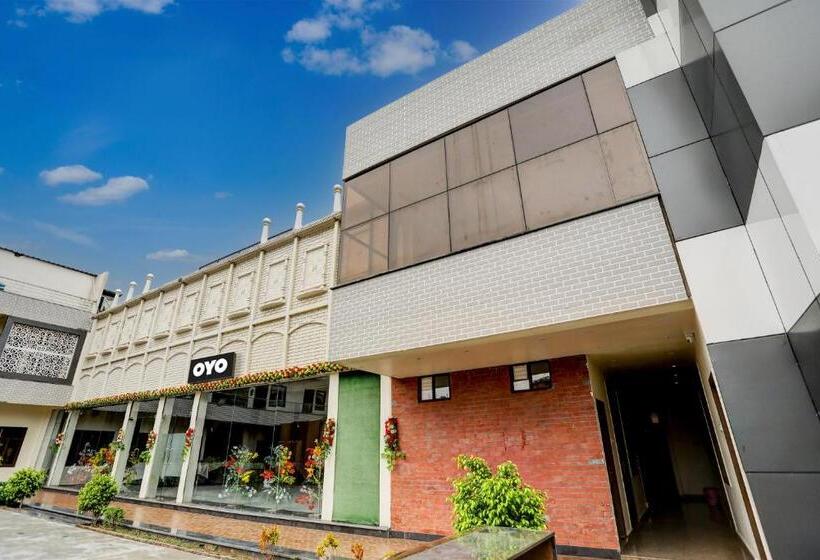 ホテル Oyo Flagship 70239 Seema