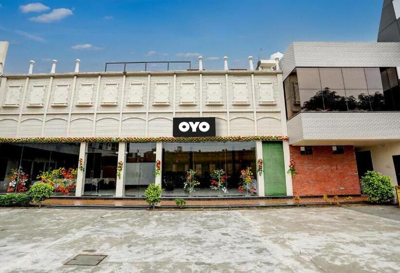 ホテル Oyo Flagship 70239 Seema