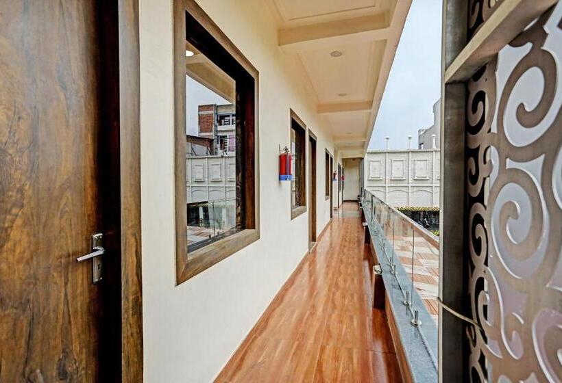 ホテル Oyo Flagship 70239 Seema