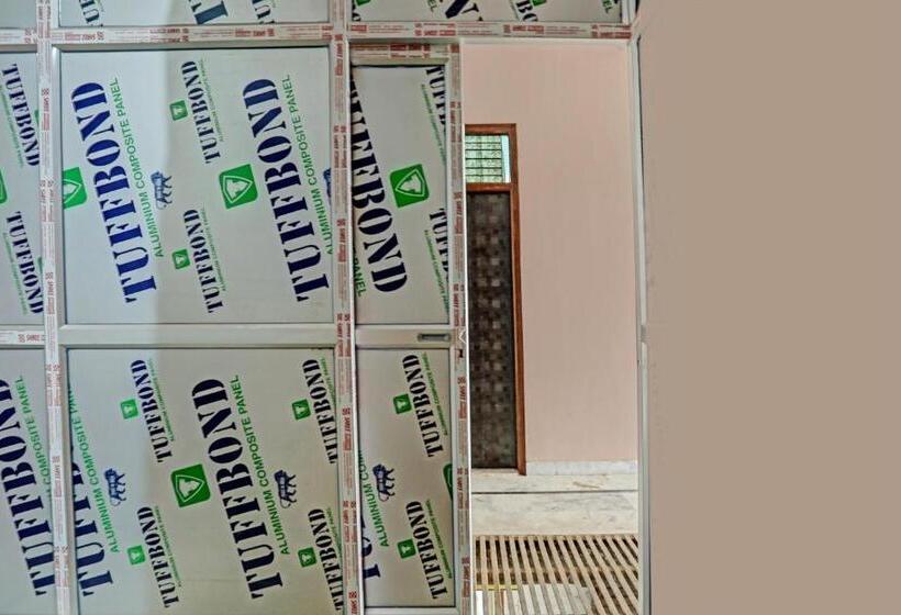 ホテル Oyo Flagship 70239 Seema