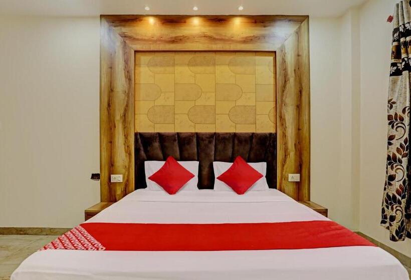 ホテル Oyo Flagship 70239 Seema