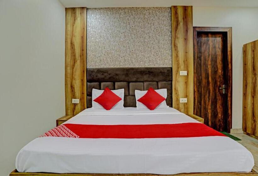 ホテル Oyo Flagship 70239 Seema