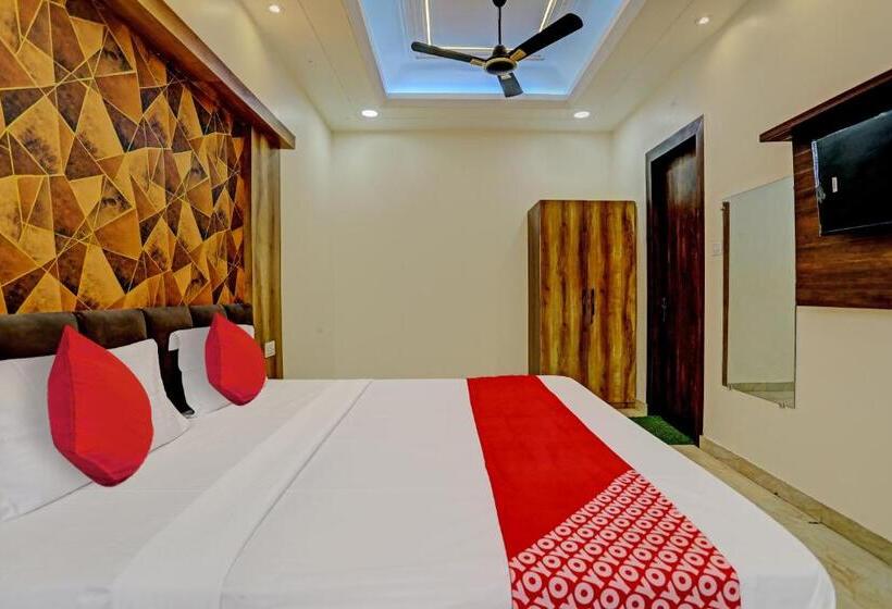 ホテル Oyo Flagship 70239 Seema