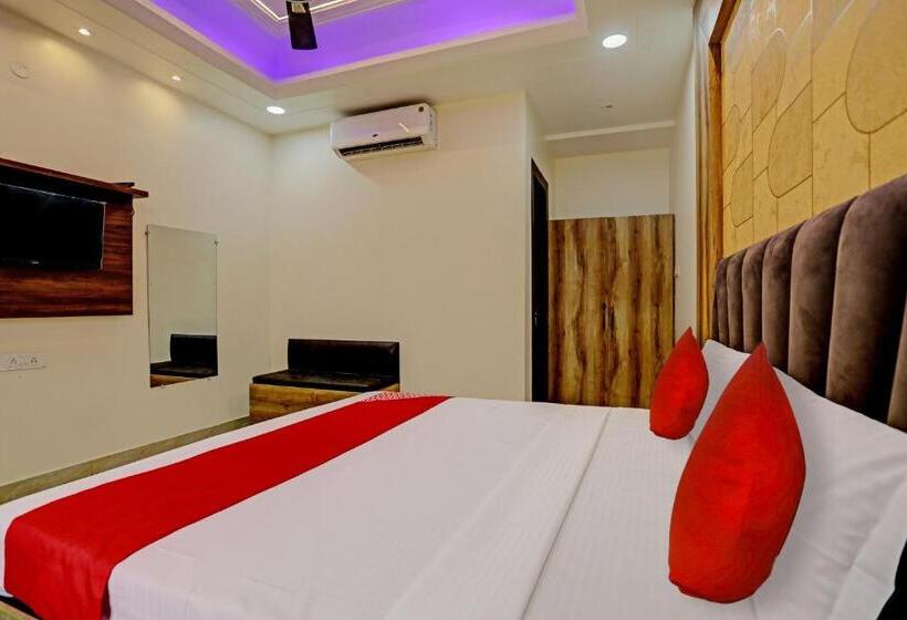 ホテル Oyo Flagship 70239 Seema