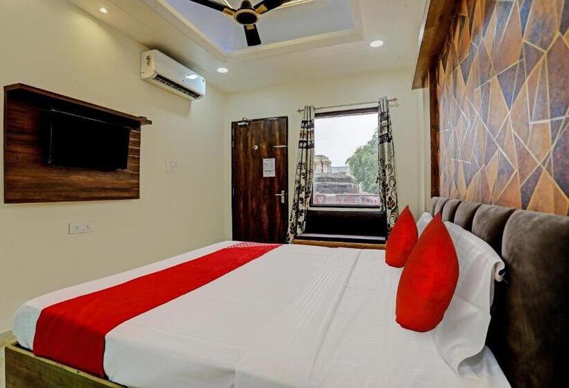 ホテル Oyo Flagship 70239 Seema