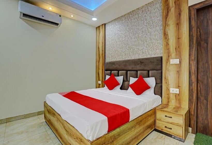 ホテル Oyo Flagship 70239 Seema