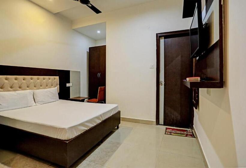 فندق Oyo Flagship 70249  Red Hut