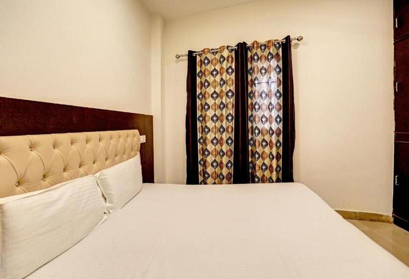 فندق Oyo Flagship 70249  Red Hut