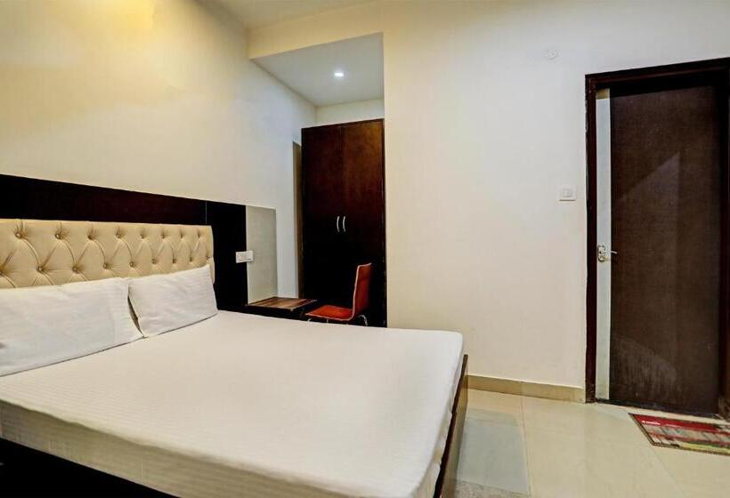 فندق Oyo Flagship 70249  Red Hut