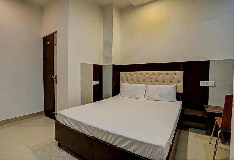 فندق Oyo Flagship 70249  Red Hut