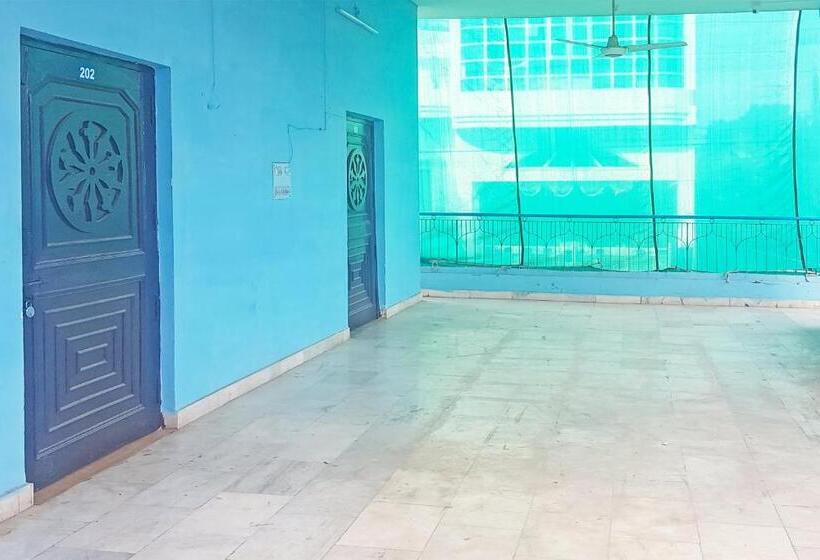 فندق Oyo Flagship 70249  Red Hut