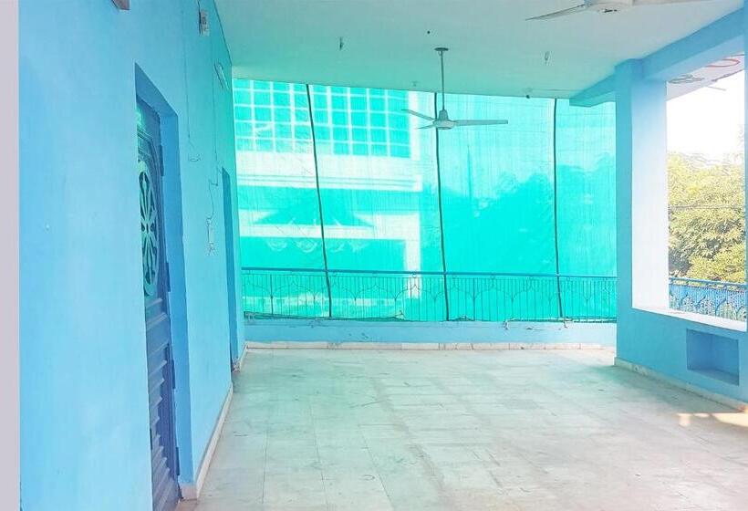 فندق Oyo Flagship 70249  Red Hut