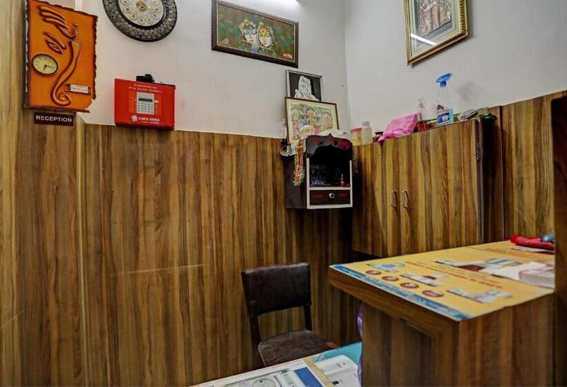 فندق Oyo Flagship 70249  Red Hut