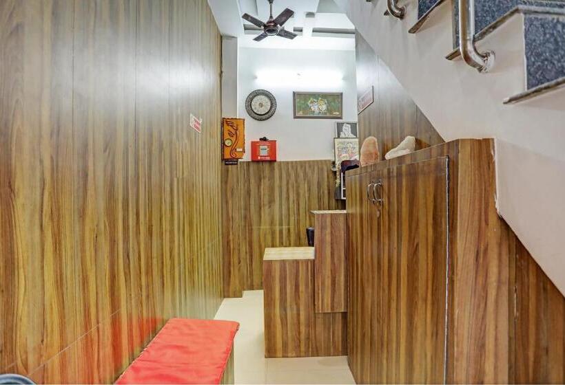 فندق Oyo Flagship 70249  Red Hut