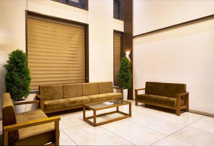 בית מלון כפרי Shlok  Pure Veg , Kolhapur