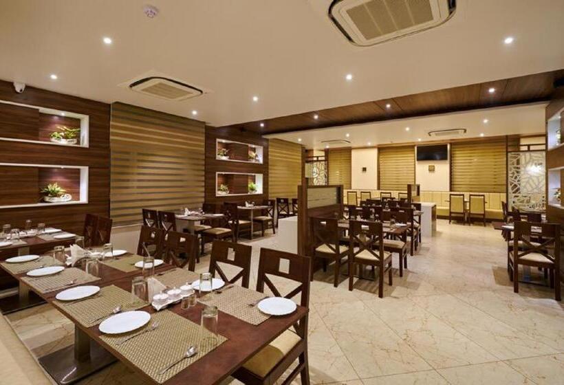 فندق Shlok  Pure Veg , Kolhapur