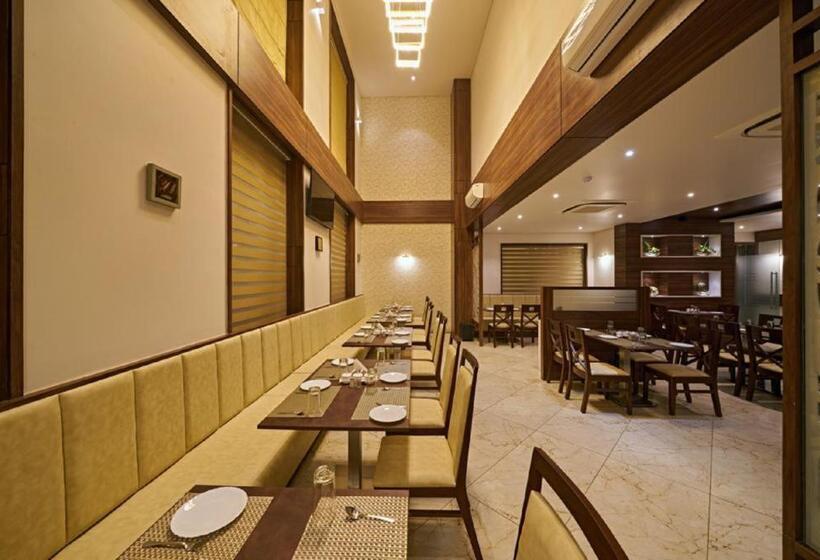 בית מלון כפרי Shlok  Pure Veg , Kolhapur