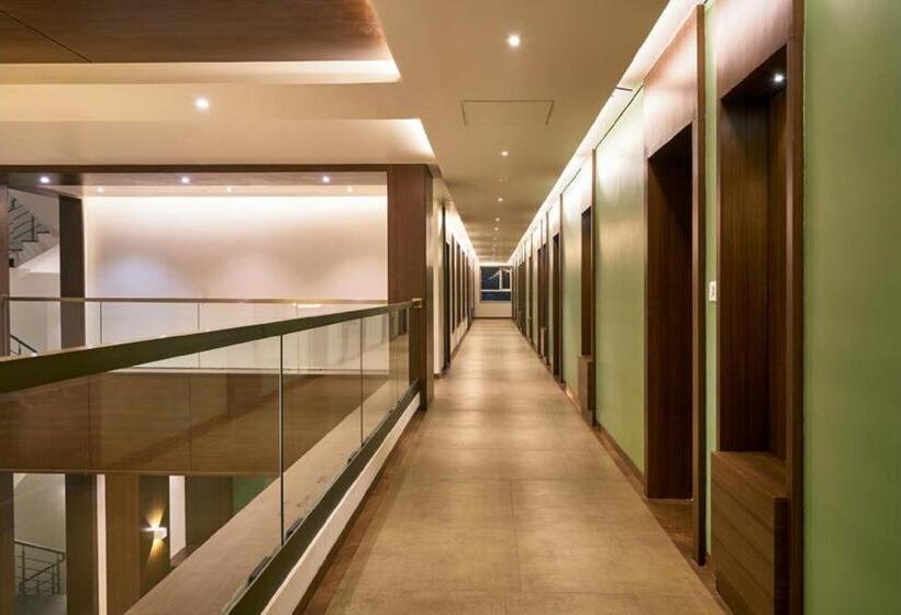 فندق Shlok  Pure Veg , Kolhapur