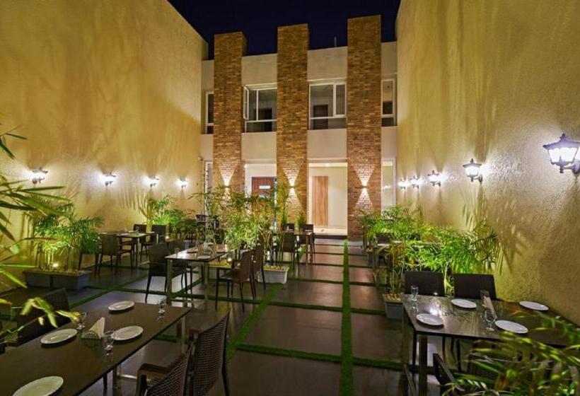 בית מלון כפרי Shlok  Pure Veg , Kolhapur