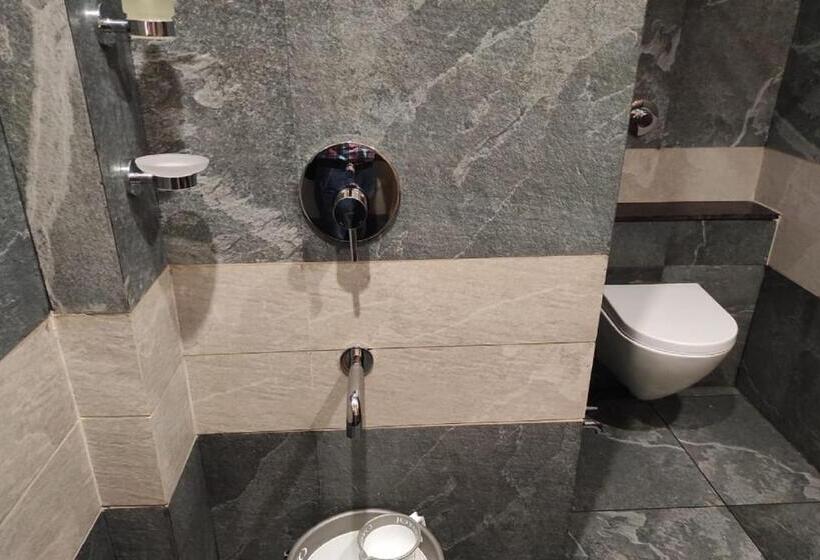 בית מלון כפרי Shlok  Pure Veg , Kolhapur