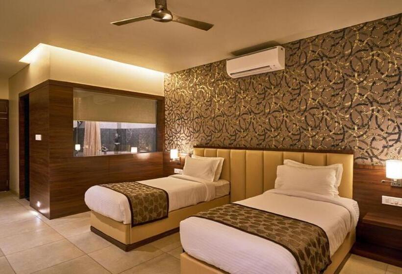 فندق Shlok  Pure Veg , Kolhapur