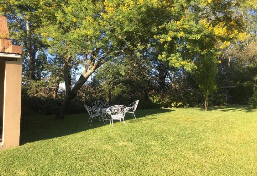 پانسیون Aloe Valley Retreat