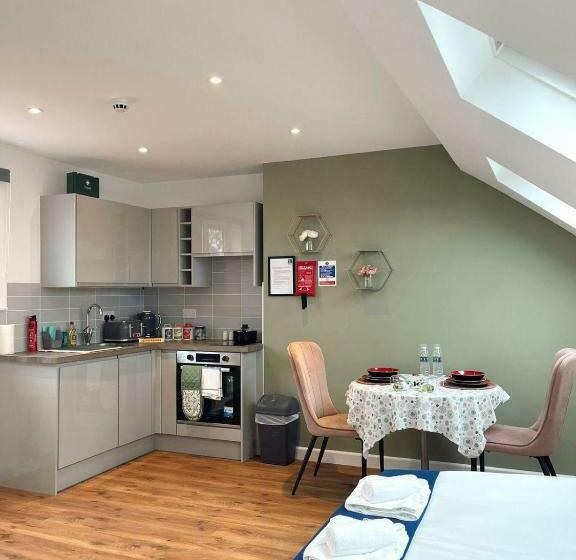 膳宿费 Cambridge Studios And Suites By Tas Accommodations