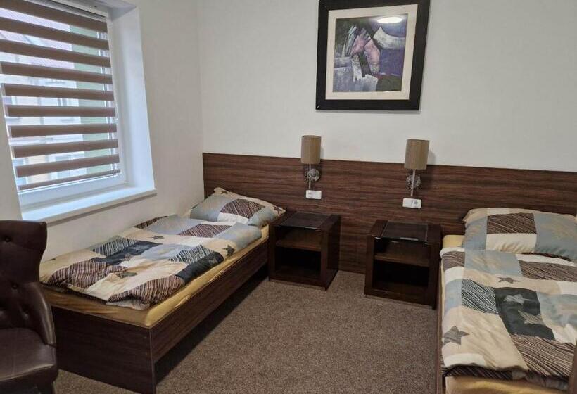 פנסיון Penzion Dubí   Ruská 393   110