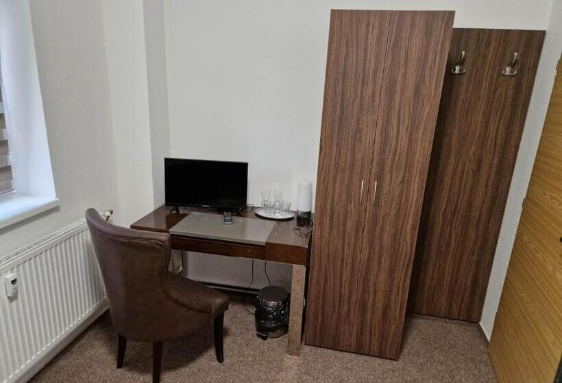 פנסיון Penzion Dubí   Ruská 393   110