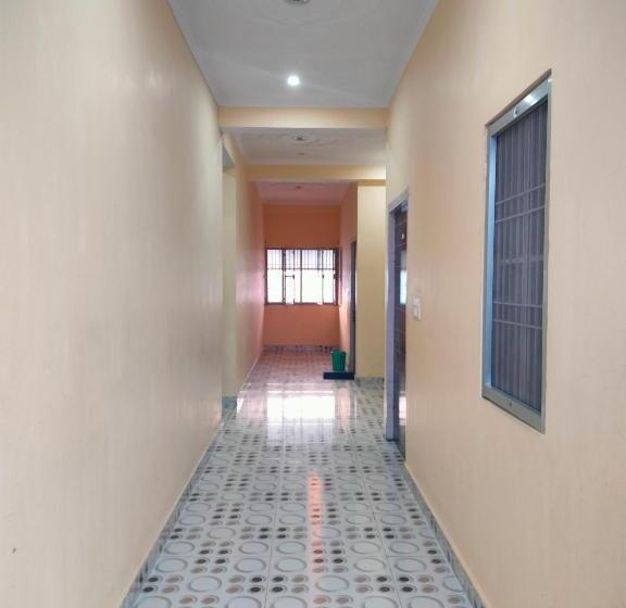 ホテル Dev Inn Ayodhya