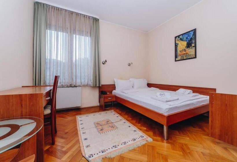 هتل Madison Kragujevac