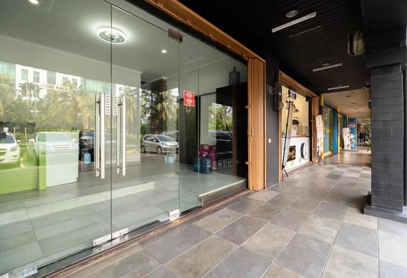 Urbanview Hotel Bizhome Artha Gading Boulevard By Reddoorz