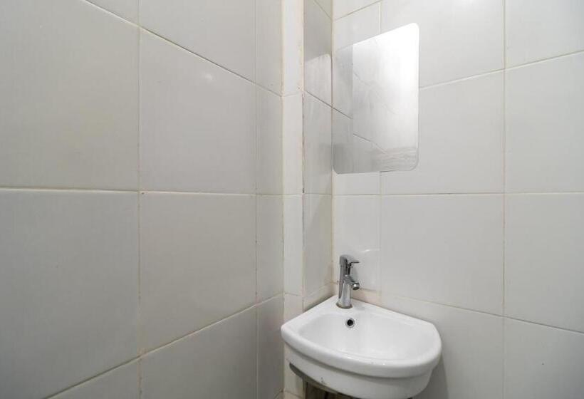 Urbanview Hotel Bizhome Artha Gading Boulevard By Reddoorz