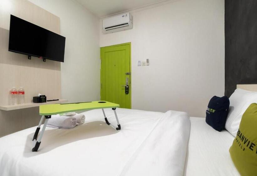 Urbanview Hotel Bizhome Artha Gading Boulevard By Reddoorz